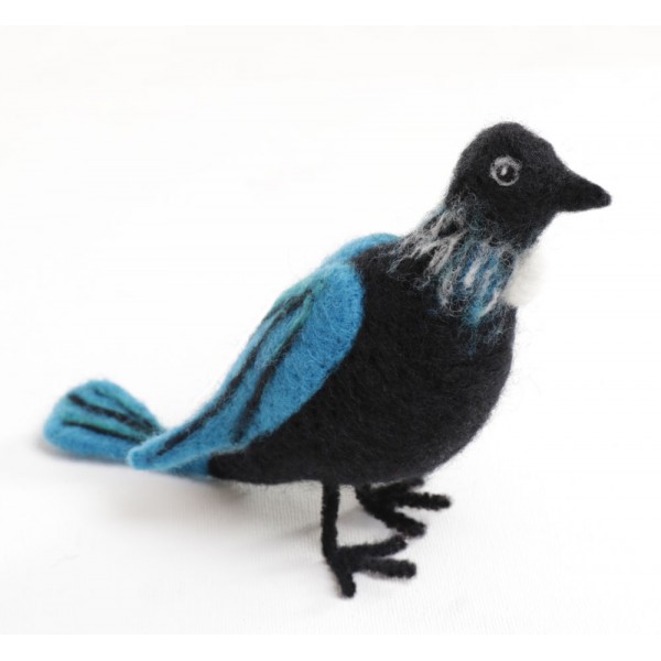 Ashford Needle Felting Kit Tui (incl. step-by-step instructions, a felting needle, fibre, & needle felting foam) 